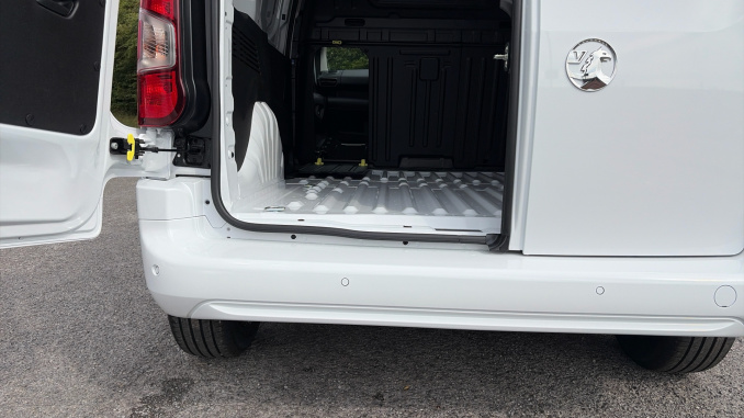 Vauxhall Combo Cargo Combo Diesel 1.5 Turbo D 100ps Prime Plus H1 Van - Image 29